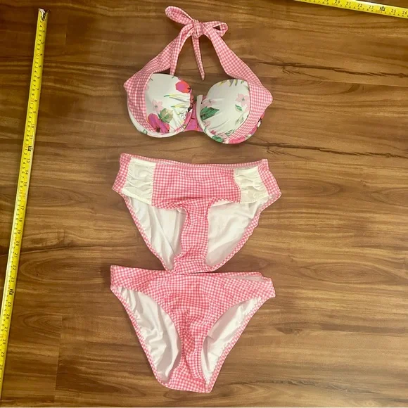 VENUS Pink Gingham 8/10 Swimwear Bikini top and Two sets of Bottoms - Picture 1 of 13